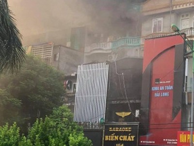 Hà Nội: Cháy quán karaoke trên đường Hoàng Quốc Việt