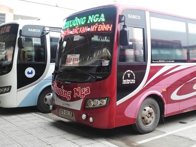 Xe khách hoạt động tại bến xe Mỹ Đình.