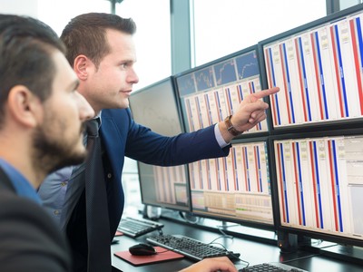 Giao dịch chứng khoán phái sinh tuần mới: Canh mua (Long) trong các pha rung lắc