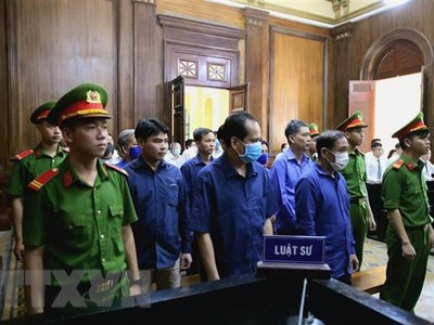 Các bị cáo tại phiên xét xử. (Ảnh: Thành Chung/TTXVN).