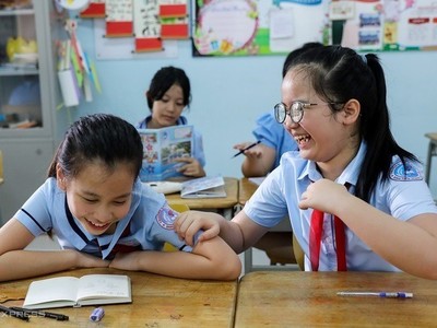 Học sinh trường Tiểu học Đinh Tiên Hoàng (quận 1, TP HCM) trong buổi đầu trở lại trường hồi tháng 5, sau ba tháng nghỉ phòng chống Covid-19.