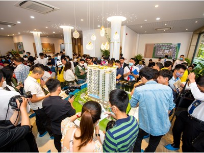 Hơn 600 khách hàng đã đến tham quan nhà mẫu trong ngày khai trương 19/09 vừa qua.