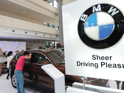 Tại Việt Nam, BMW giậm chân tại chỗ so với Mercedes và đã có 3 lần thay đối tác. Ảnh: Dũng Minh.