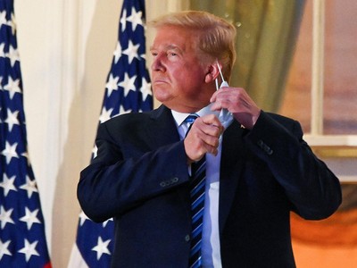 Tổng thống Donald Trump xuất viện sau ba ngày điều trị bệnh COVID-19