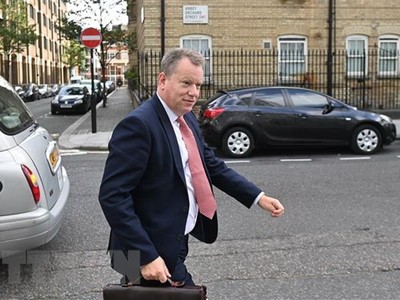 Ông David Frost tới cuộc họp báo ở London, Anh, ngày 10/9/2020. (Ảnh: AFP/TTXVN).