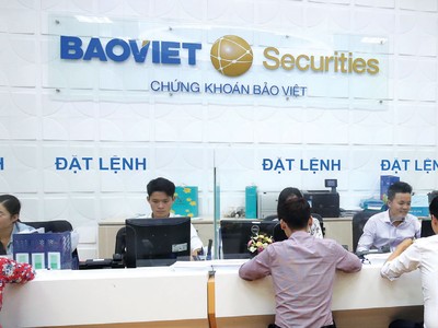 Sau khi chứng kiến nhiều cổ phiếu trụ dẫn sóng chững lại đà tăng, nhà đầu tư tìm tới các cổ phiếu chưa tăng, đặc biệt là nhóm cổ phiếu đầu cơ.