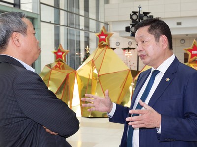 Sự thành công và cả sinh mệnh của doanh nhân phụ thuộc vào thị trường, vào tài năng kinh doanh của chính họ. Ảnh: Chí Cường.