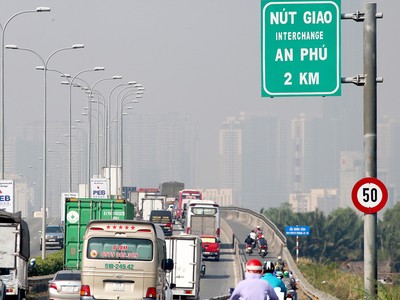 Đường dẫn cao tốc TP.HCM - Long Thành - Dầu Giây tới nút giao An Phú luôn đông xe. Ảnh: Gia Minh.