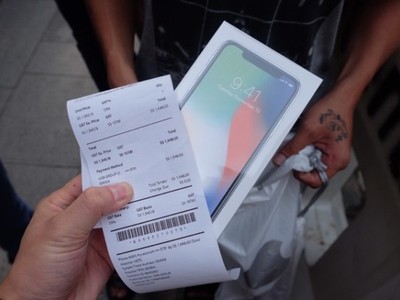 Nếu những chiếc iPhone xách tay không có đủ hóa đơn và chứng từ hợp pháp, dân buôn sẽ phải đối mặt với mức tiền phạt lớn.