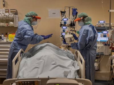 Điều trị Covid-19 ở Italy. Ảnh: New York Times.