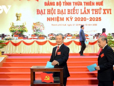 Các đại biểu bầu Ban Chấp hành Đảng bộ tỉnh Thừa Thiên Huế khóa XVI.