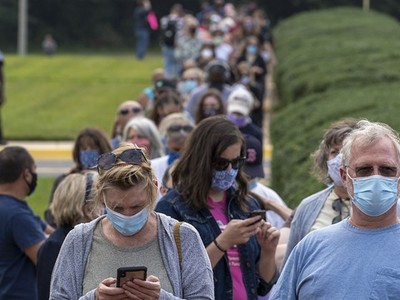 Cử tri Mỹ đi bỏ phiếu sớm ngay trong tháng 9 tại Fairfax, Virginia (Ảnh: Getty).