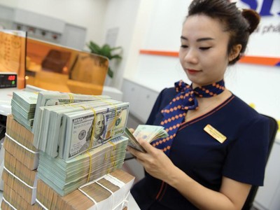 Theo ước tính của Bộ Tài chính, thu ngân sách cả năm 2020 giảm 12,5% so với dự toán vì nhiều lý do khác nhau. Ảnh: Đức Thanh.