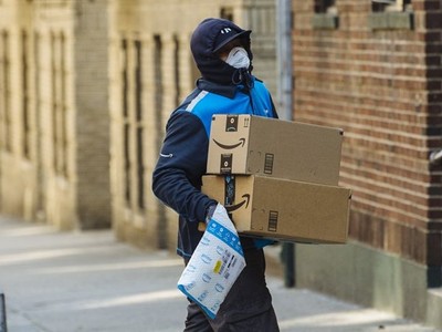 Amazon là một trong những tập đoàn có hoạt động kinh doanh khởi sắc trong dịch COVID-19. (Ảnh: Bloomberg).