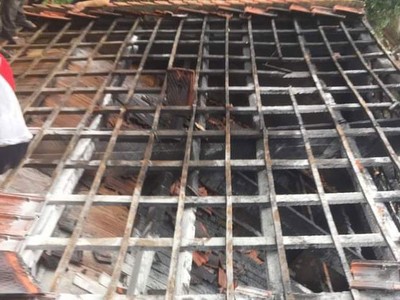 Nghệ An: Lũ vừa rút, nhà bỗng dưng bốc cháy