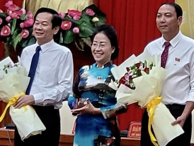 Bí thư Tỉnh ủy Kiên Giang Đỗ Thanh Bình ( bên trái) và tân Chủ tịch UBND tỉnh Kiên Giang Lâm Minh Thành (bên phải).