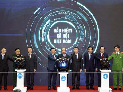 Lễ công bố vinh dự được đón đồng chí Nguyễn Xuân Phúc - Ủy viên Bộ Chính trị, Thủ tướng Chính phủ tới dự và phát biểu chỉ đạo.