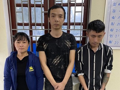 Các đối tượng tại trụ sở cơ quan điều tra. (Ảnh: Công an Thanh Hóa).