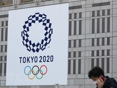 Biểu tượng Olympic Tokyo 2020 tại Tokyo, Nhật Bản. (Nguồn: THX/TTXVN).