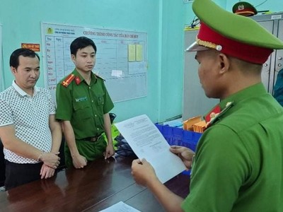 Công an Đà Nẵng đọc lệnh bắt giam La Xuân Thành.