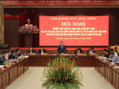 Bí thư Thành ủy Hà Nội Vương Đình Huệ phát biểu tại hội nghị. Ảnh: TTXVN.