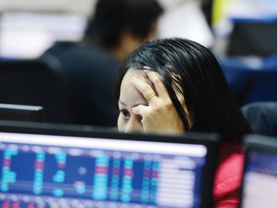 Giới đầu tư chứng khoán ngao ngán vì khoản thuế bất hợp lý. Ảnh: Dũng Minh.