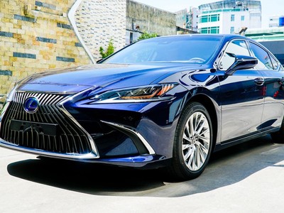 Ngoại hình Lexus ES 300h phiên bản mới. (Ảnh nguồn: TMV).