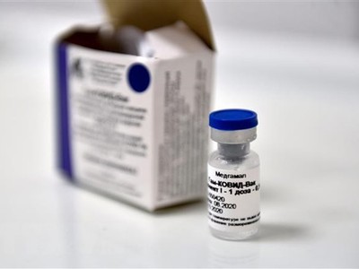 Một loại vắcxin ngừa COVID-19 của Nga được giới thiệu tại Moskva. (Ảnh: AFP/TTXVN).