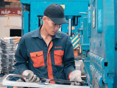 Sơn Hà được biết đến là tập đoàn đa ngành, với hoạt động lõi là sản xuất hàng dân dụng và công nghiệp.