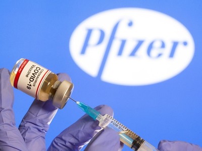 Hai nhà sản xuất vaccine Pfizer và Moderna từ chối họp với ông Trump