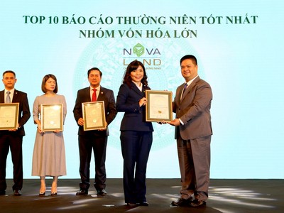 Đại diện Tập đoàn Novaland trong Top 10 Báo cáo thường niên tốt nhất.