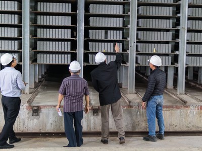 Dây chuyền sản xuất vật liệu xây không nung của Công ty Trần Châu.