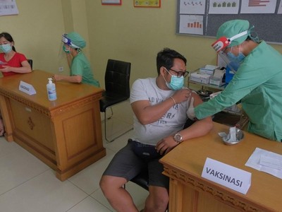 Indonesia thử nghiệm vaccine Covid-19 tại Bandung. (Ảnh: Antara).