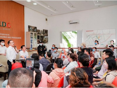 Đại diện Ban Lãnh đạo LDG Group gặp gỡ khách hàng dự án The Viva City.