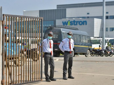 Cổng vào nhà máy Wistron Infocomm ở khu vực ngoại ô thành phố Bangalore, Ấn Độ, ngày 13/12/2020. (Ảnh: AFP/TTXVN).