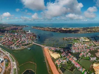 Hội nghị xúc tiến đầu tư tỉnh Quảng Bình năm 2021 nhằm thu hút các nhà đầu tư trong và ngoài nước đến với Quảng Bình.