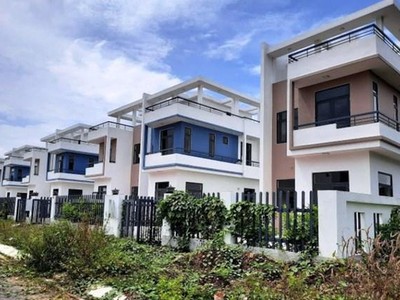 Những căn biệt thự xây dựng không phép đã cơ bản hoàn thành ở Dự án khu dân cư Tân Thịnh. (Nguồn: nhandan.com.vn).