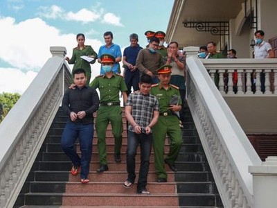 Đường dây tổ chức đưa người xuất cảnh trái phép qua biên giới lãnh án. (Nguồn: thanhnien.vn).