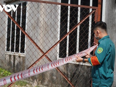 Nhà xưởng - nơi làm việc của kha bị phong tỏa từ đêm qua.