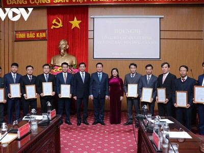 Nhiều chức danh chủ chốt của tỉnh Bắc Kạn được công bố, trao quyết định tại Hội nghị.
