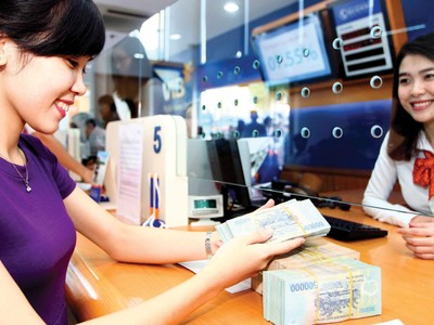 Trong năm 2021, định hướng của ngành ngân hàng là đẩy mạnh cho vay mới để người dân, doanh nghiệp có nguồn vốn tiếp tục sản xuất - kinh doanh. Ảnh: Lê Toàn.