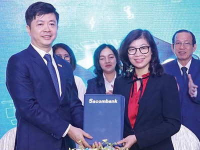 Prudential Việt Nam áp dụng công nghệ chấp nhận thanh toán không tiếp xúc bằng điện thoại di động Tap to phone do Sacombank và Visa phát triển.