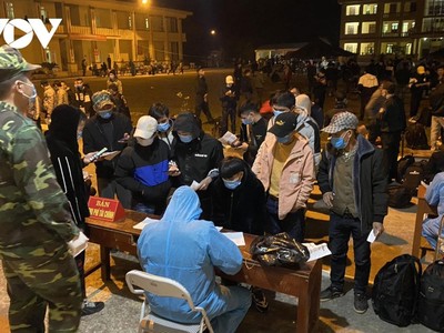 Lực lượng chức năng tiến hành các thủ tục tiếp nhận theo quy định.