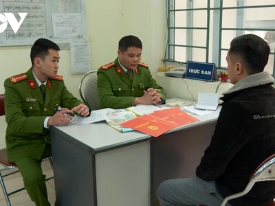 Đối tượng cho vay lãi nặng tại Cơ quan điều tra.