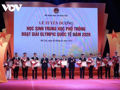 Thủ tướng tuyên dương các học sinh THPT đoạt giải Olympic quốc tế năm 2020