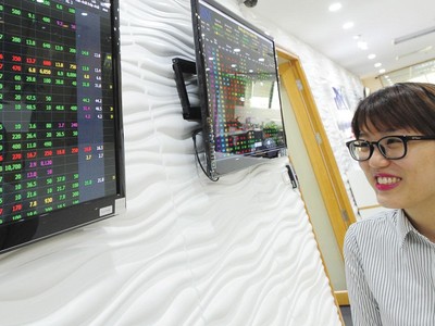 Thanh khoản thị trường chứng khoán tăng vọt từ quý IV/2020. Ảnh: Dũng Minh.