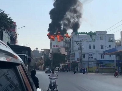 Cháy lớn tại 1 nhà cao tầng, số 334, tổ 41, khu 4, phường Cao Thắng, thành phố Hạ Long, tỉnh Quảng Ninh.