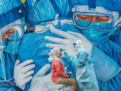 Một điểm xét nghiệm COVID-19 tại bang Selangor, Malaysia. (Ảnh: THX/TTXVN).