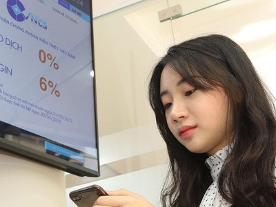 Dòng tiền tăng mạnh khiến giá trị giao dịch tăng đột biến. Ảnh: Dũng Minh.