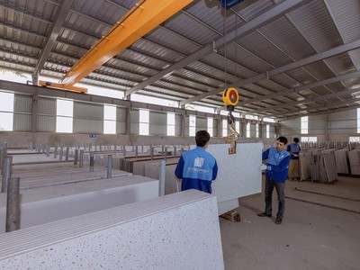 Cầu thang nhà dân là thị trường lớn, có nhiều cơ hội cho dòng vật liệu Đá ốp lát Thạch.